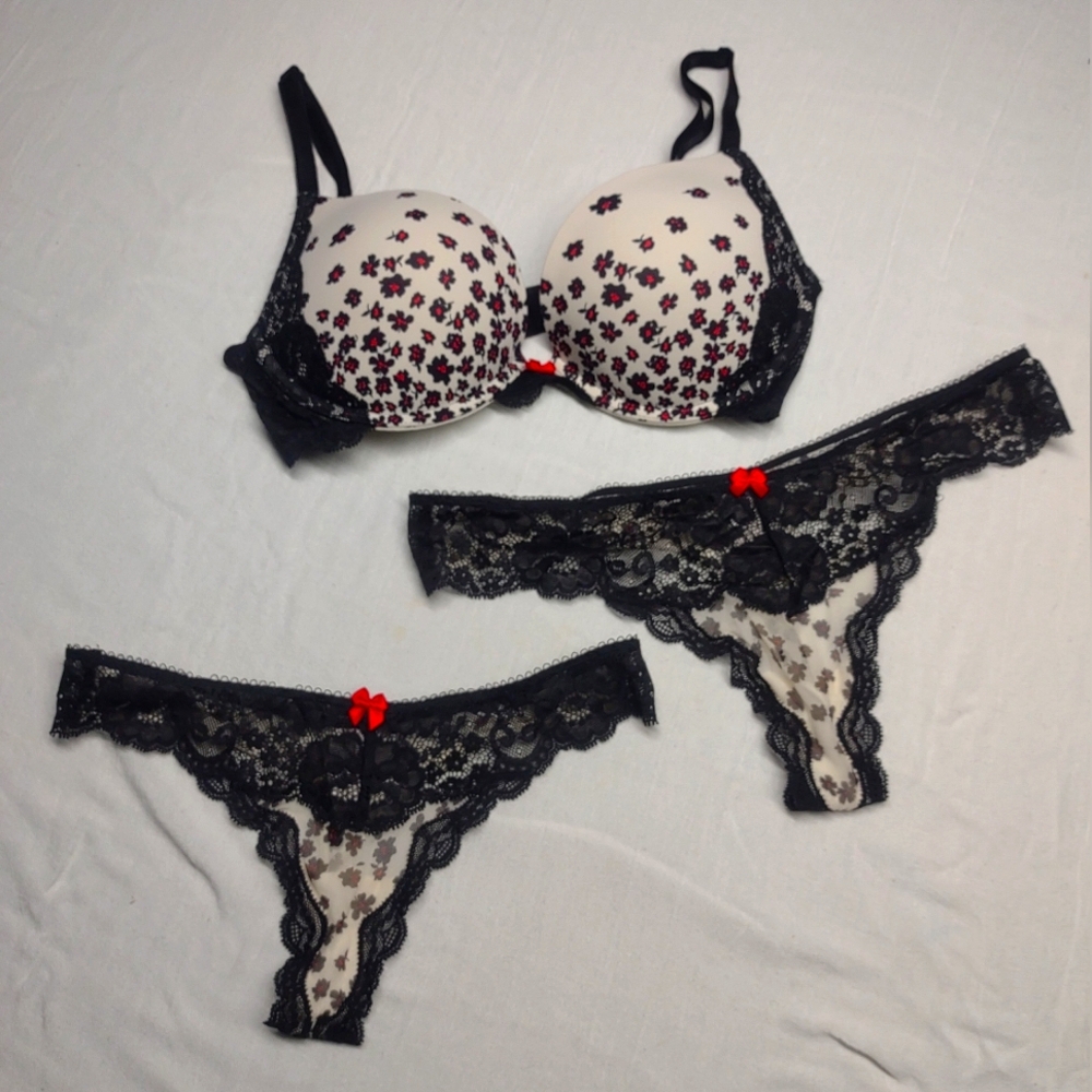 VS bra & (2) panty set. Bra 34D & panties both Med, although, one looks larger.
